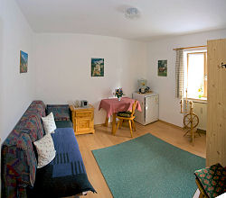 Nebenzimmer mit Schlafcouch